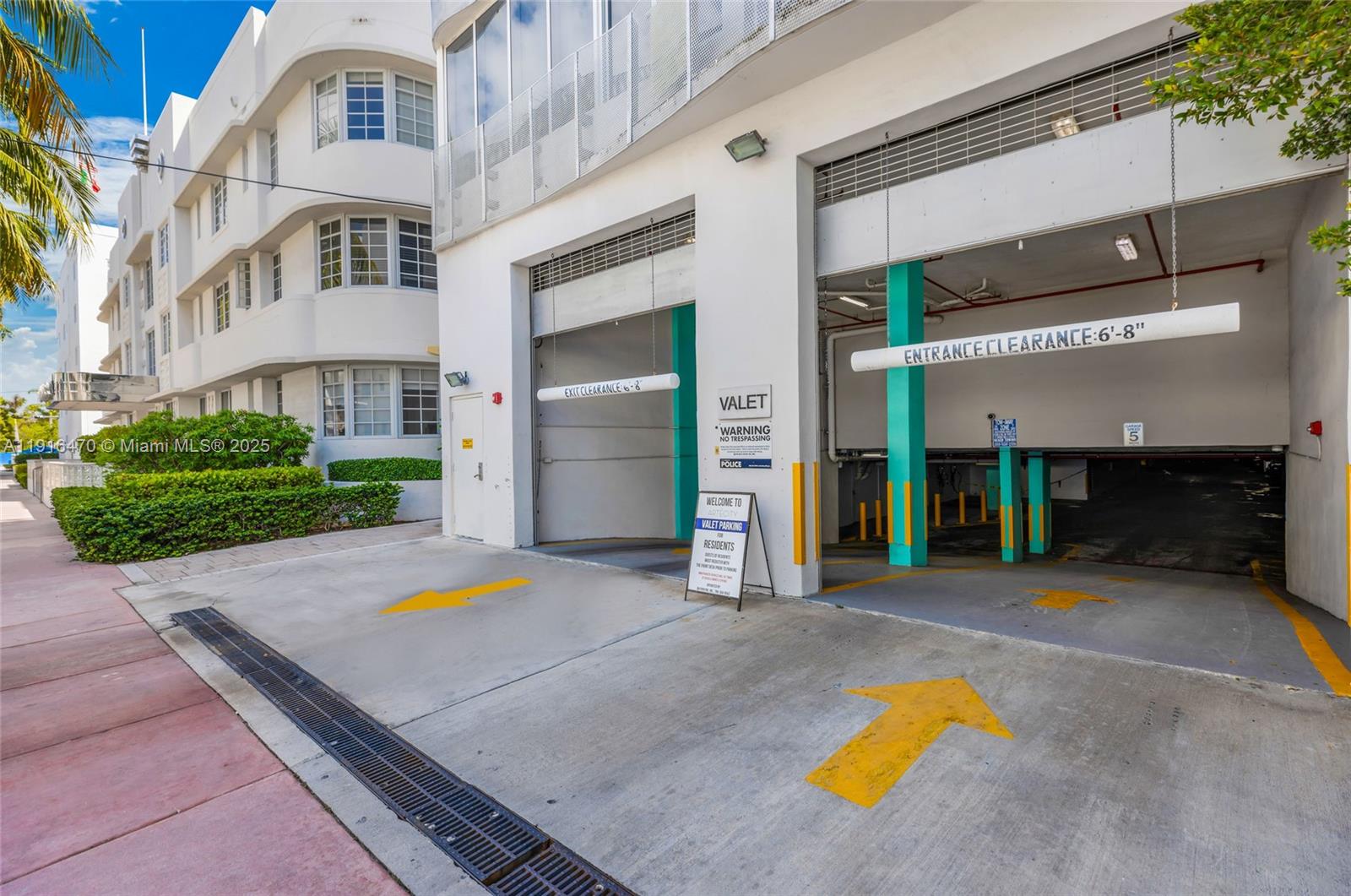 435 21st Street, Unit 311 Miami Beach, FL 33139 - Photo 38 of 40 a view of a chairs and table in the patio