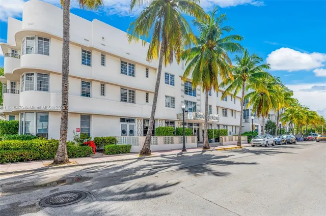 $2,675 | 435 21st Street, Unit 311, Miami Beach, FL 33139