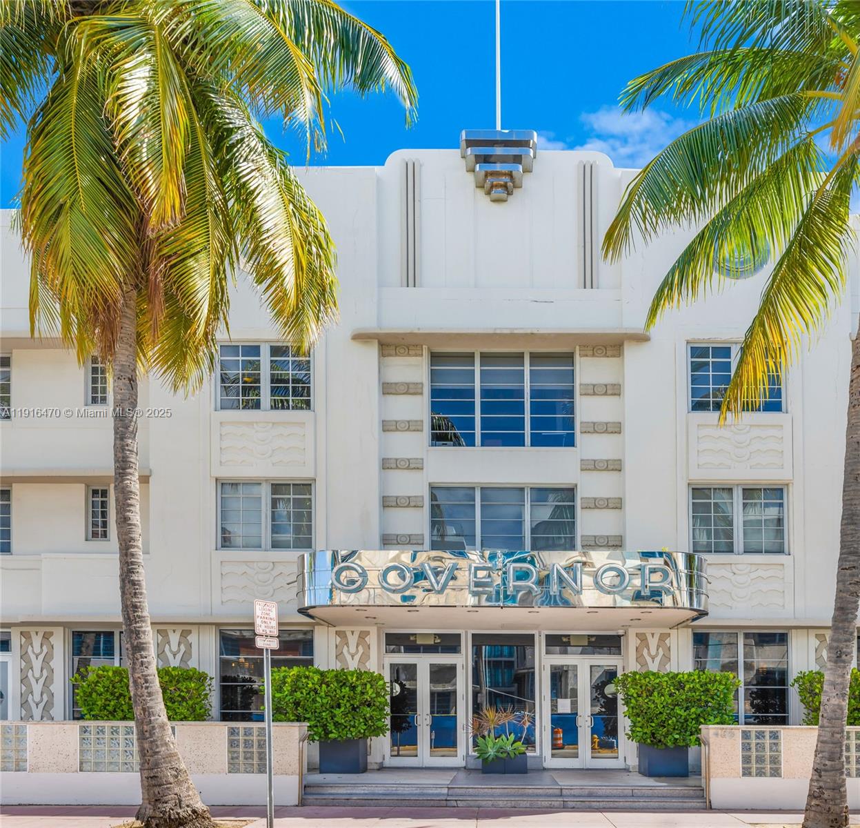 435 21st Street, Unit 311 Miami Beach, FL 33139 - Photo 4 of 40 a front view of a multi story building