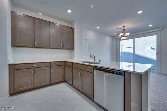 $2,450 | 2717 V. Napoli, Henderson, NV 89044