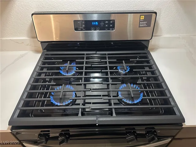 $2,450 | 2717 V. Napoli, Henderson, NV 89044