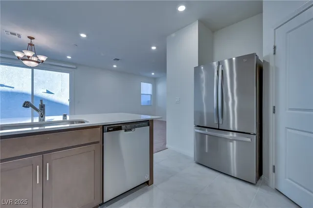 $2,450 | 2717 V. Napoli, Henderson, NV 89044