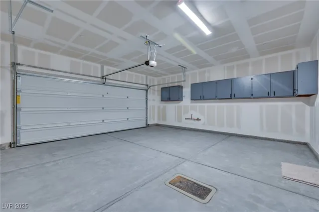 $2,450 | 2717 V. Napoli, Henderson, NV 89044