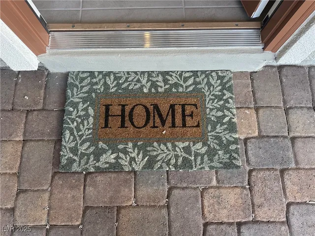 $2,450 | 2717 V. Napoli, Henderson, NV 89044