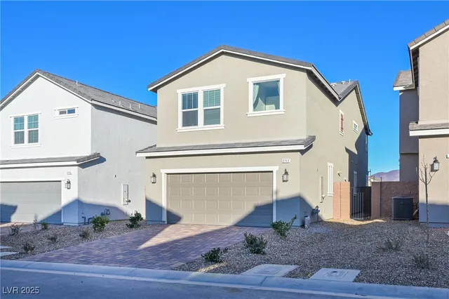 $2,450 | 2717 V. Napoli, Henderson, NV 89044