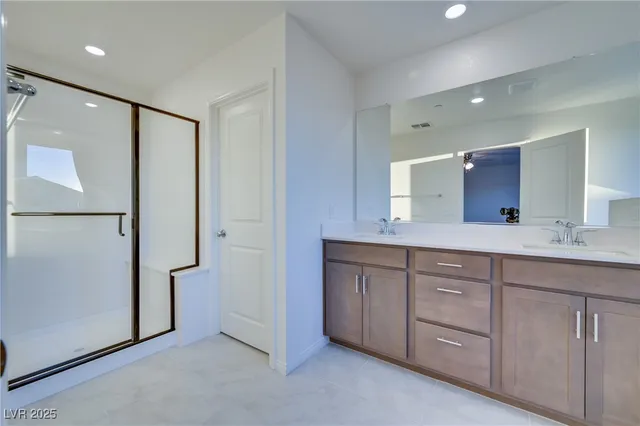 $2,450 | 2717 V. Napoli, Henderson, NV 89044