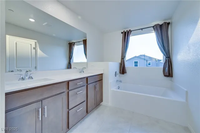 $2,450 | 2717 V. Napoli, Henderson, NV 89044