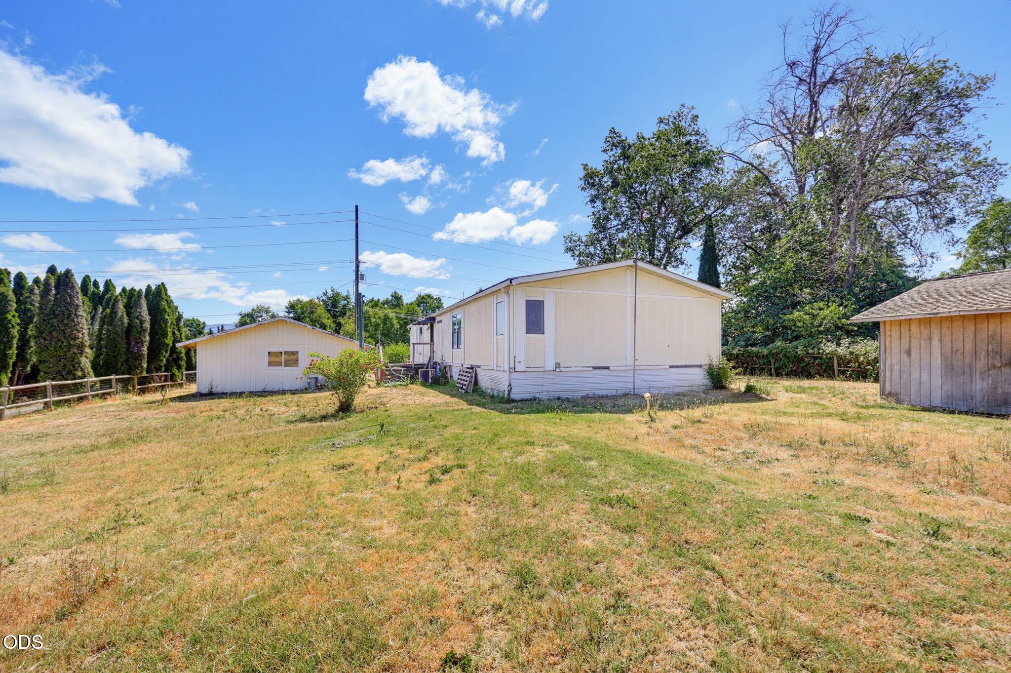 1344 Dowell Road Grants Pass, OR 97527 - Photo 6 of 34