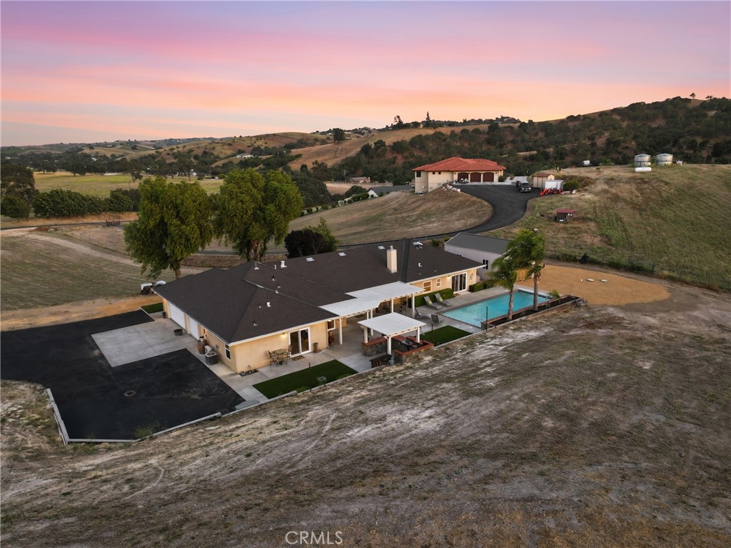 220 Cook Court Templeton, CA 93465 - Photo 39 of 45 a view of houses with outdoor space