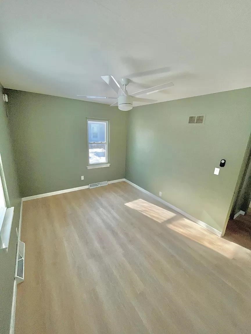 900 Taylor Street Bay City, MI 48708 - Photo 4 of 10 1924525-f7e696de-18e7-47fa-81c1-0bd3240d6a32.JPG