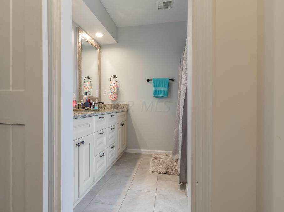 818 Riva Ridge Boulevard Columbus, OH 43230 - Photo 10 of 12