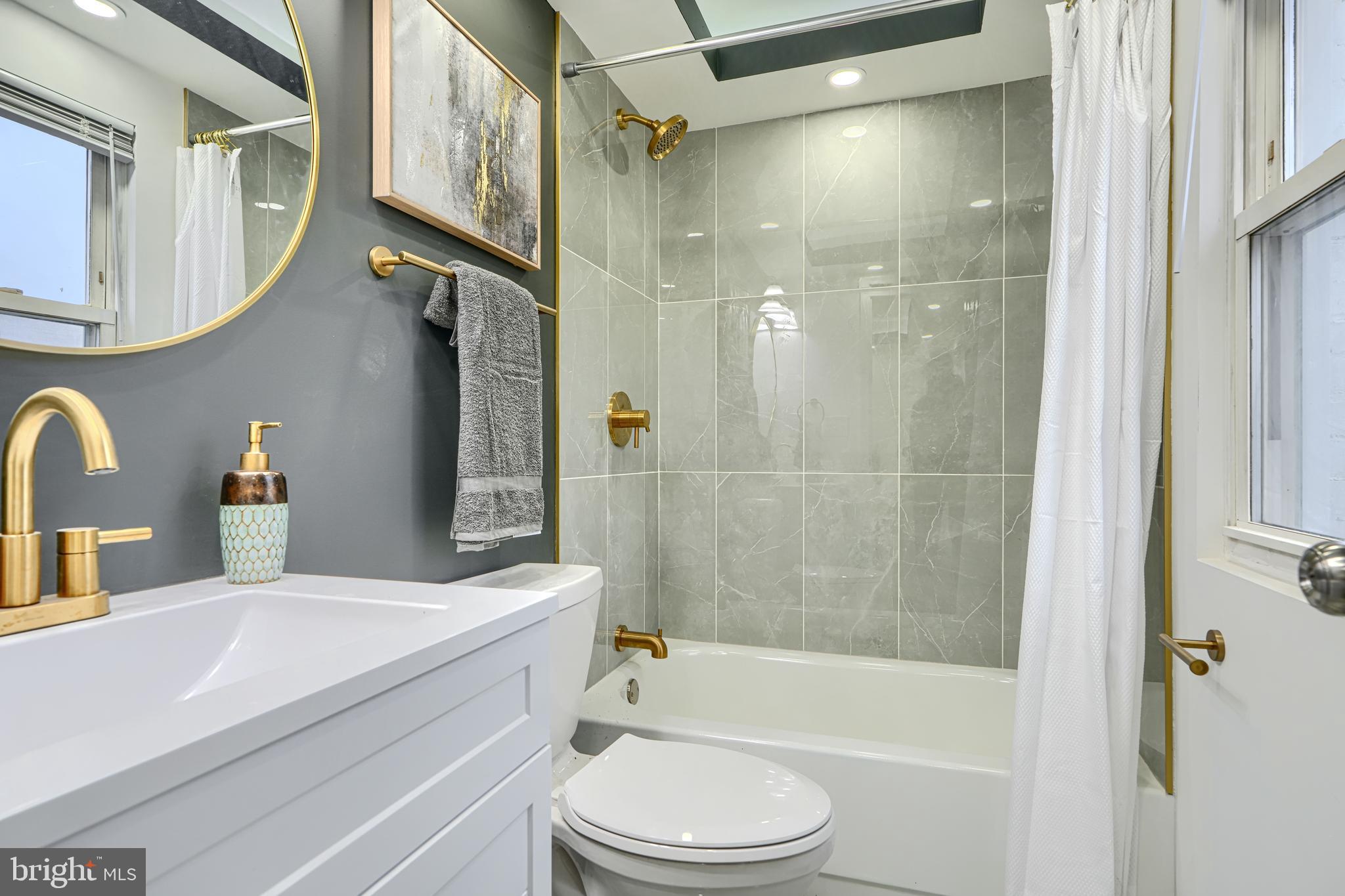 718 Benninghaus Road Baltimore, MD 21212 - Photo 19 of 40 a bathroom with a sink a toilet and shower