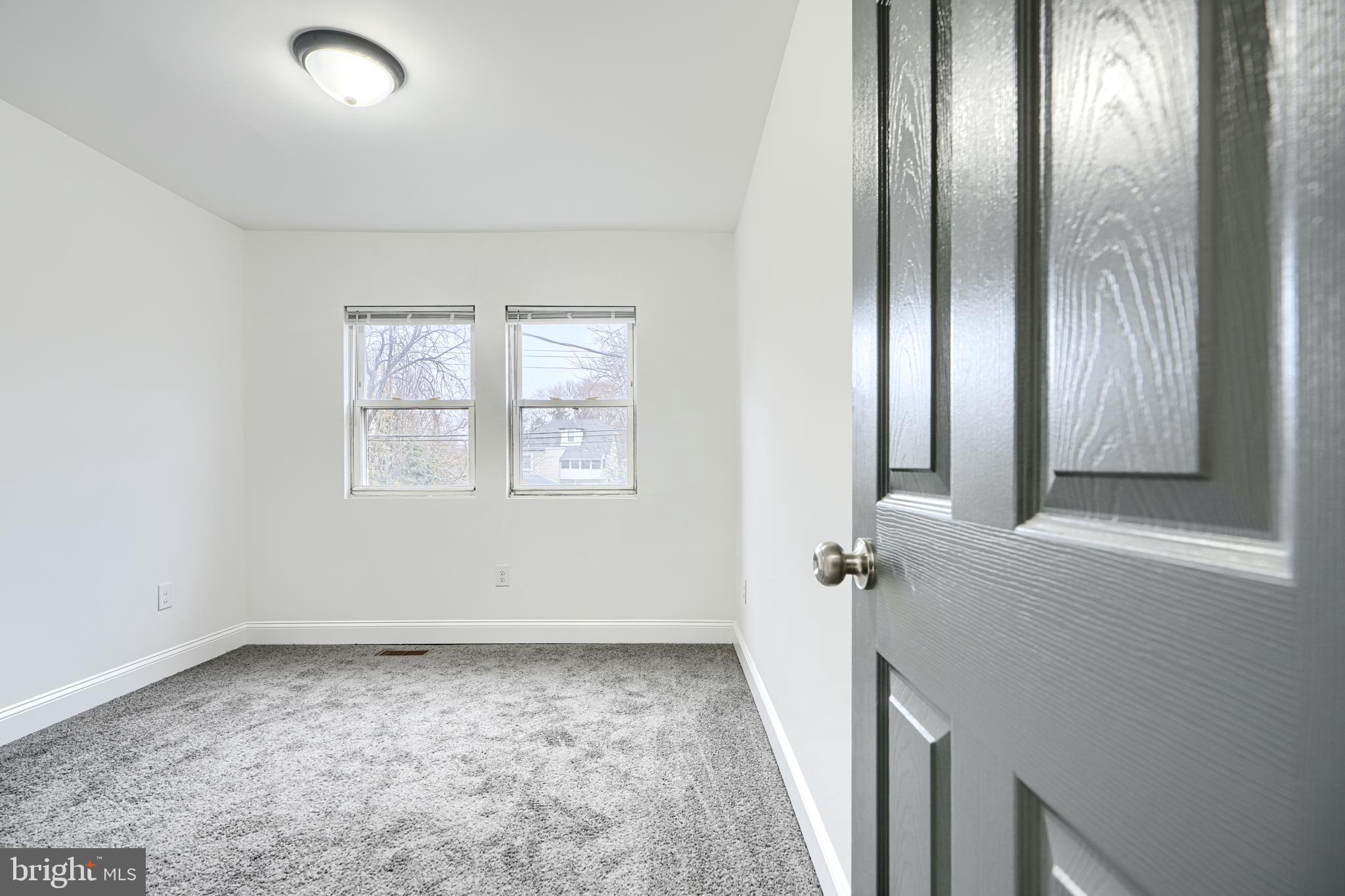 718 Benninghaus Road Baltimore, MD 21212 - Photo 25 of 40 an empty room with windows