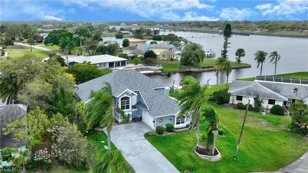 $788,888 | 18070 Interlochen Lane, Alva, FL 33920