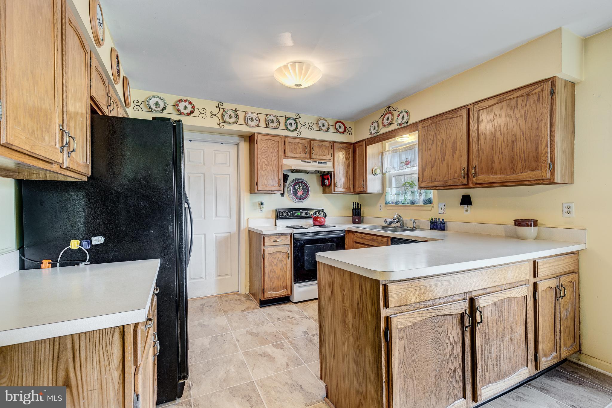 1798 Ridge Road Westminster, MD 21157 - Photo 20 of 65 LEFT SIDE UNIT KITCHEN