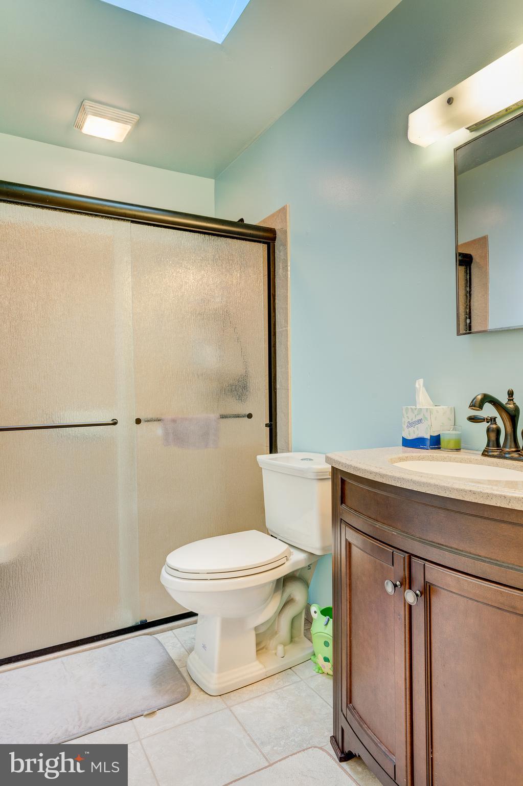 1798 Ridge Road Westminster, MD 21157 - Photo 34 of 65 LEFTSIDE UNIT HALL BATH