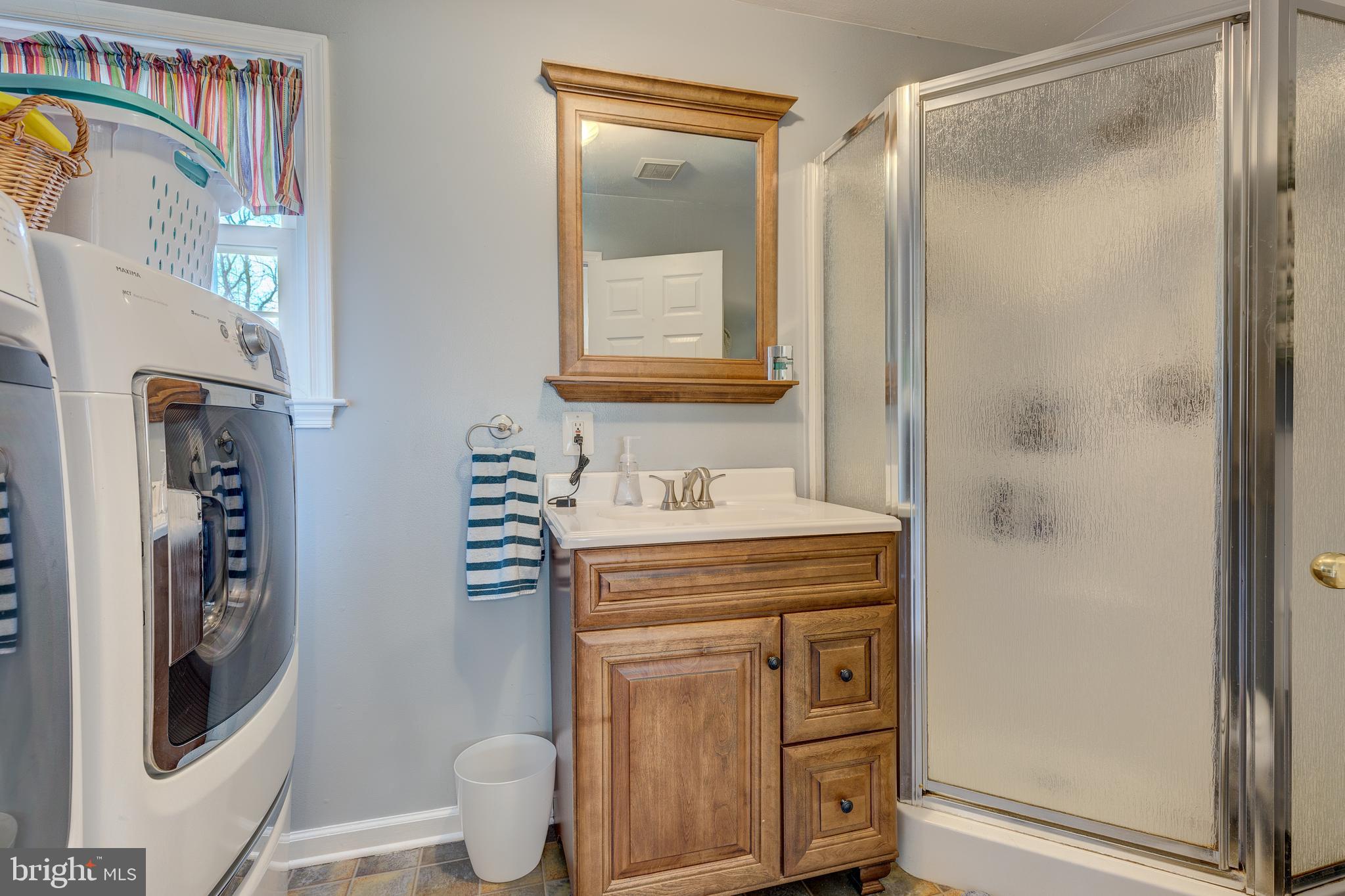 1798 Ridge Road Westminster, MD 21157 - Photo 44 of 65 RIGHT SIDE UNIT MAIN LEVEL BATH