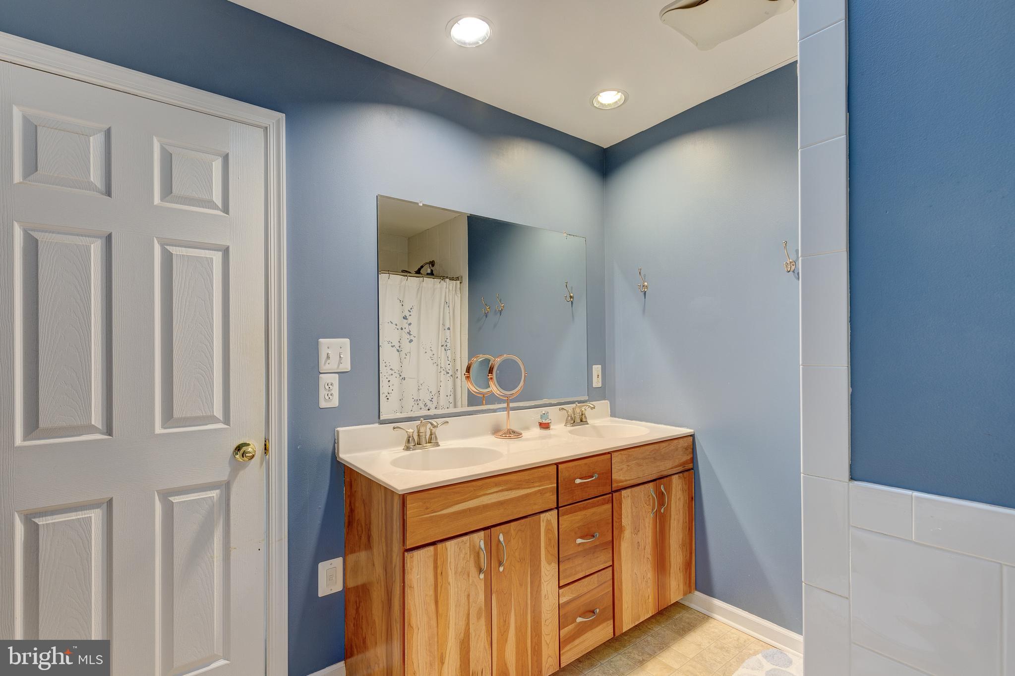 1798 Ridge Road Westminster, MD 21157 - Photo 53 of 65 RIGHT SIDE UL FULL BATH