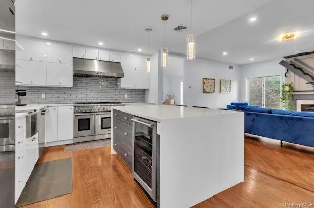 a view of a yard in front of a building