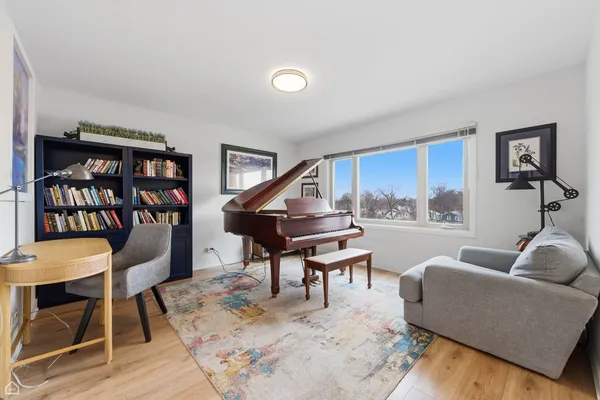 $475,000 | 1010 North Harlem Avenue, Unit 504, River Forest, IL 60305