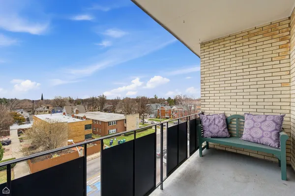 $475,000 | 1010 North Harlem Avenue, Unit 504, River Forest, IL 60305