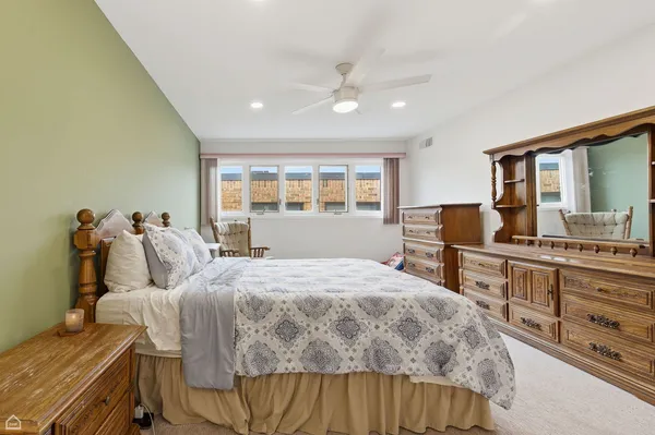 $475,000 | 1010 North Harlem Avenue, Unit 504, River Forest, IL 60305