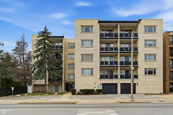 $475,000 | 1010 North Harlem Avenue, Unit 504, River Forest, IL 60305
