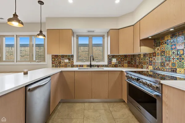$475,000 | 1010 North Harlem Avenue, Unit 504, River Forest, IL 60305