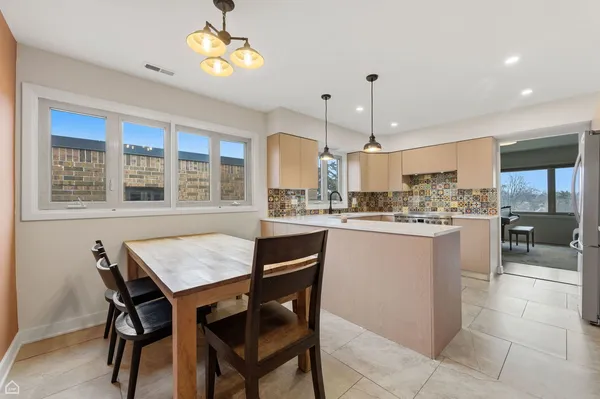$475,000 | 1010 North Harlem Avenue, Unit 504, River Forest, IL 60305