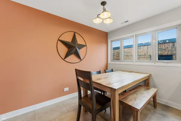 $475,000 | 1010 North Harlem Avenue, Unit 504, River Forest, IL 60305