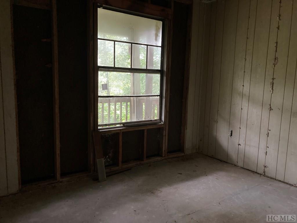 40 Soldier Point Cullowhee, NC 28723 - Photo 7 of 16 Gallery Image 7
