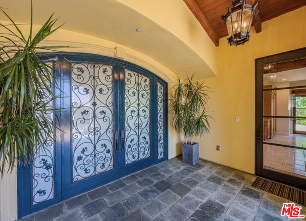 3110 Benedict Canyon Drive Beverly Hills, CA 90210 - Photo 59 of 70