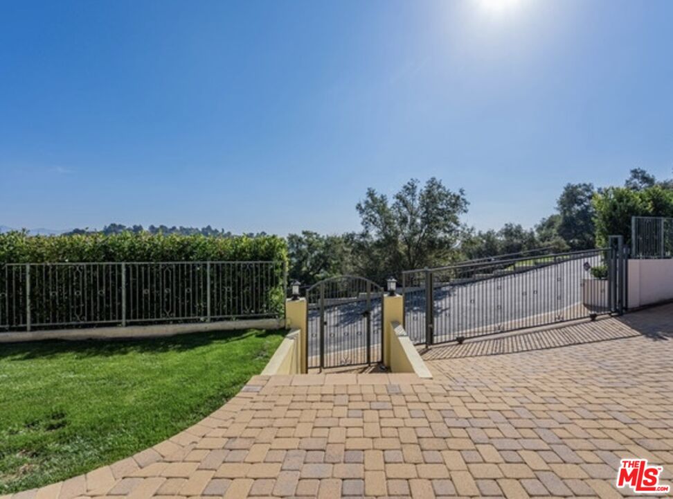 3110 Benedict Canyon Drive Beverly Hills, CA 90210 - Photo 68 of 70 a view of a terrace with a garden