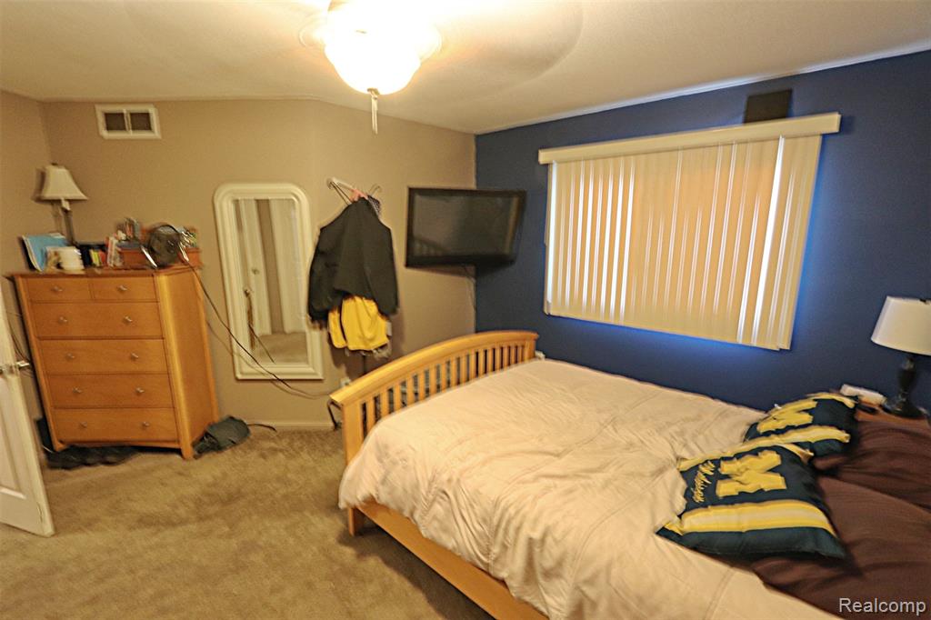 31657 Sibley Road Romulus, MI 48174 - Photo 12 of 33