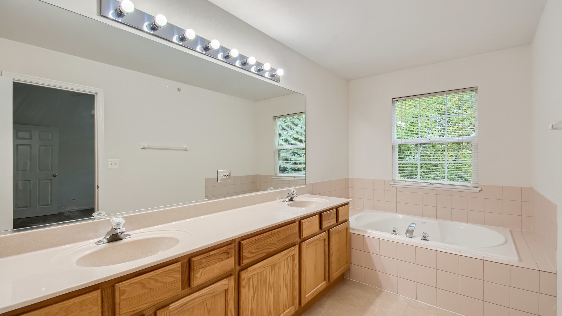 813 Linden Circle Hoffman Estates, IL 60169 - Photo 15 of 28