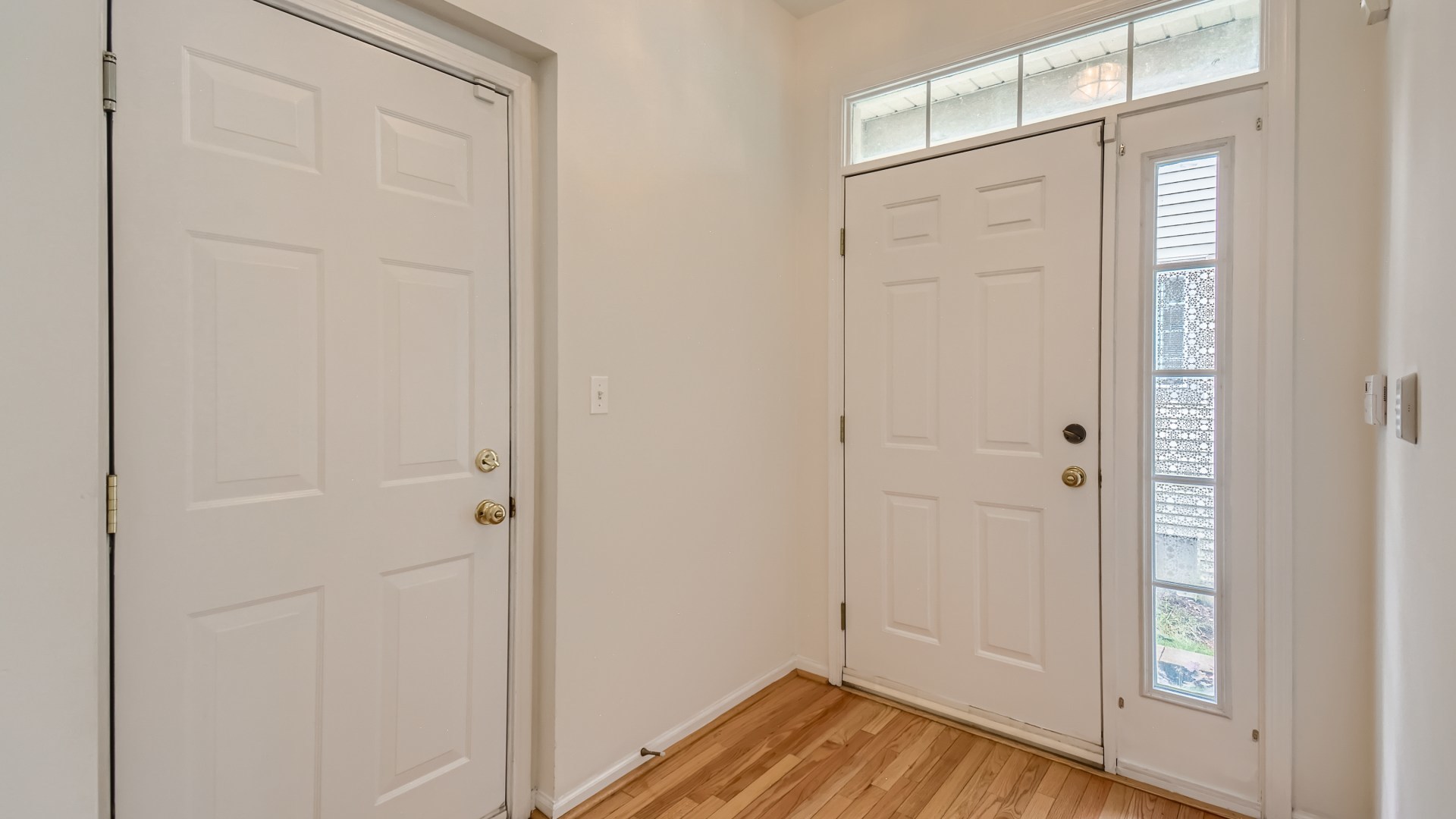 813 Linden Circle Hoffman Estates, IL 60169 - Photo 4 of 28