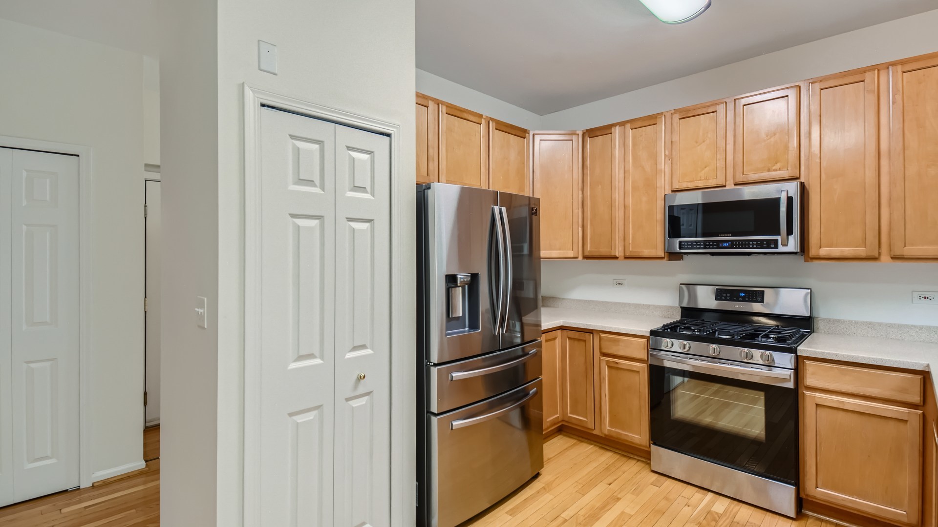 813 Linden Circle Hoffman Estates, IL 60169 - Photo 8 of 28