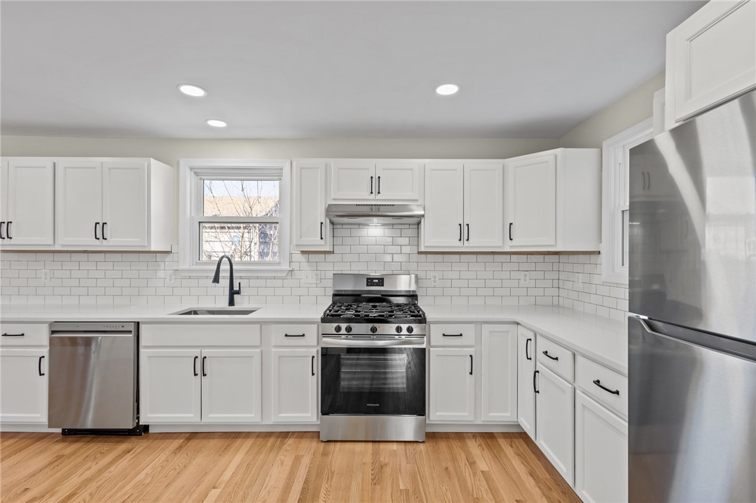 176 Horse Neck Road Warwick, RI 02889 - Photo 8 of 42