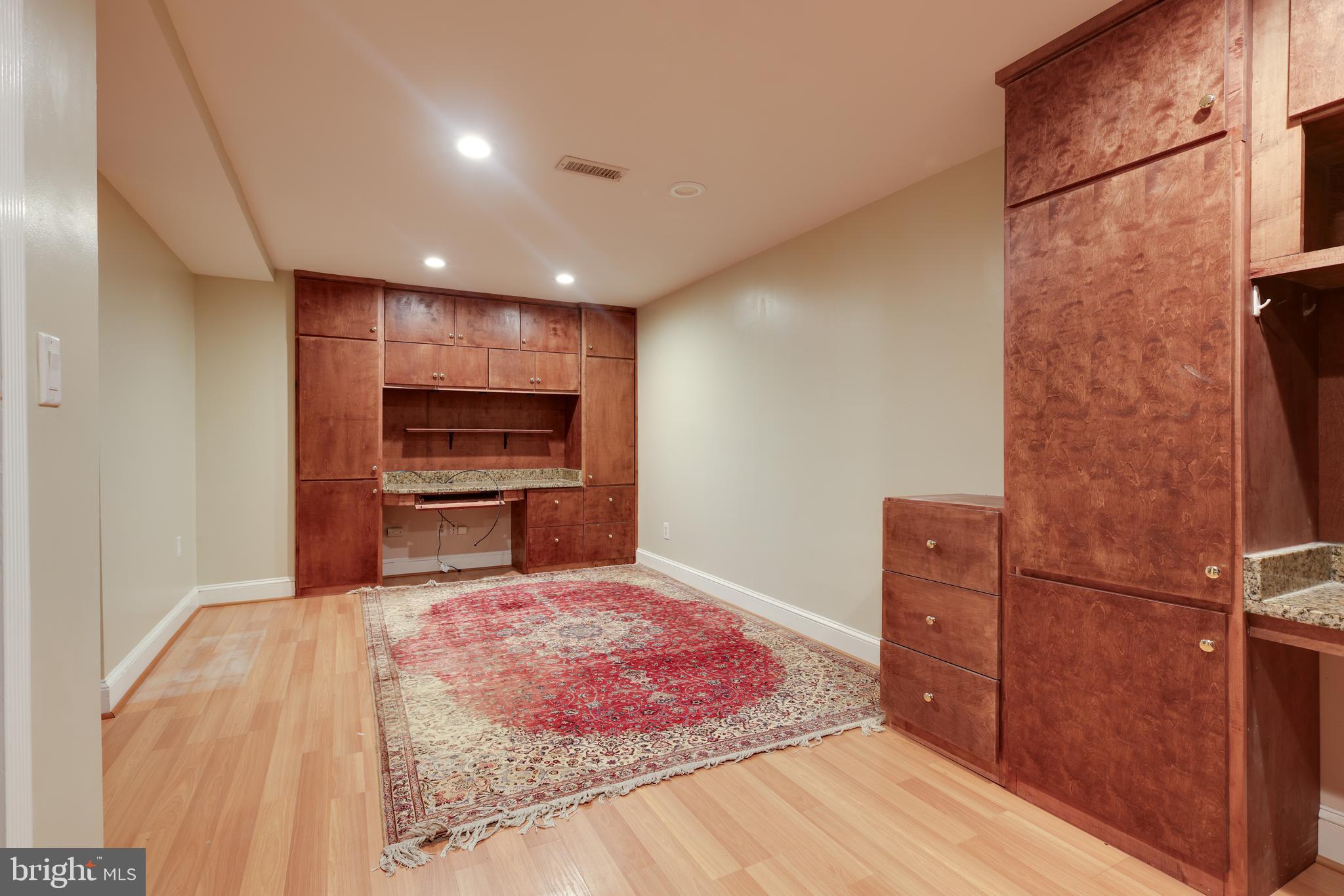 43440 Postrail Square Ashburn, VA 20147 - Photo 30 of 44 a kitchen with a refrigerator and a stove