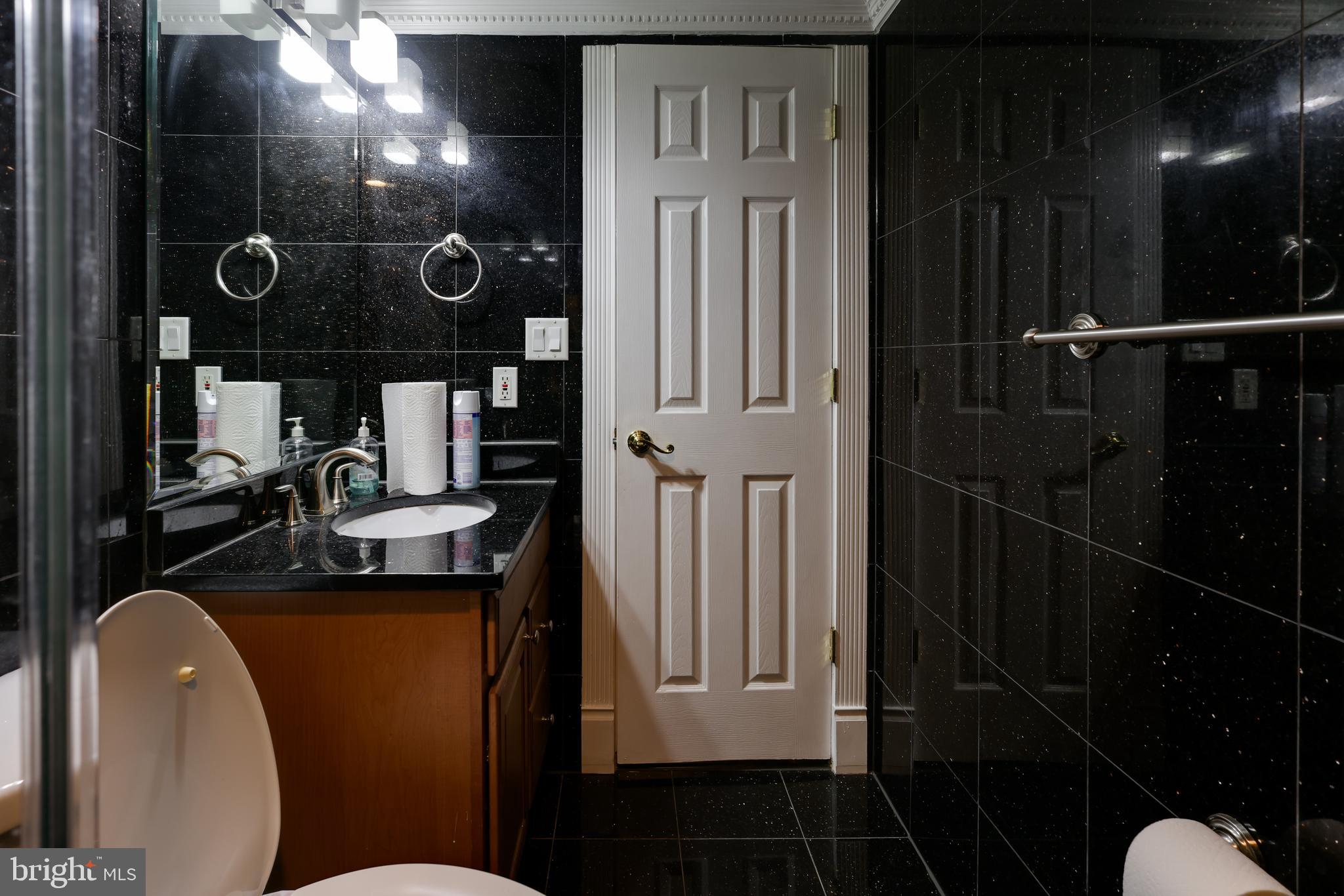 43440 Postrail Square Ashburn, VA 20147 - Photo 35 of 44 a bathroom with a sink and mirror