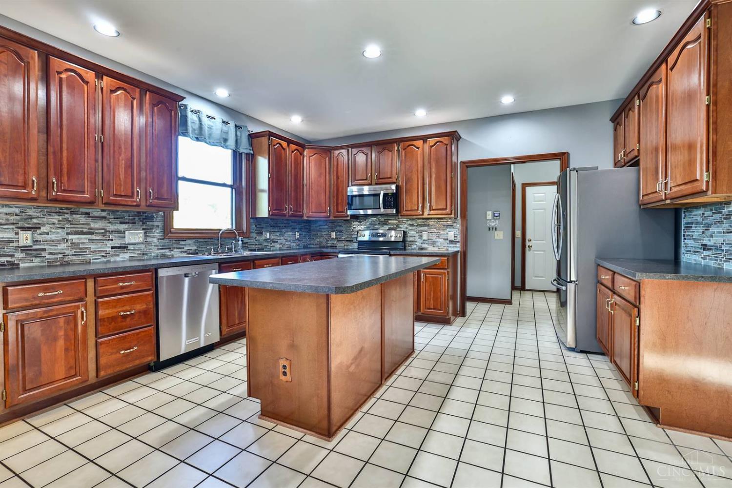 4628 Boomer Road Cincinnati, OH 45247 - Photo 21 of 71 Gallery Image 21
