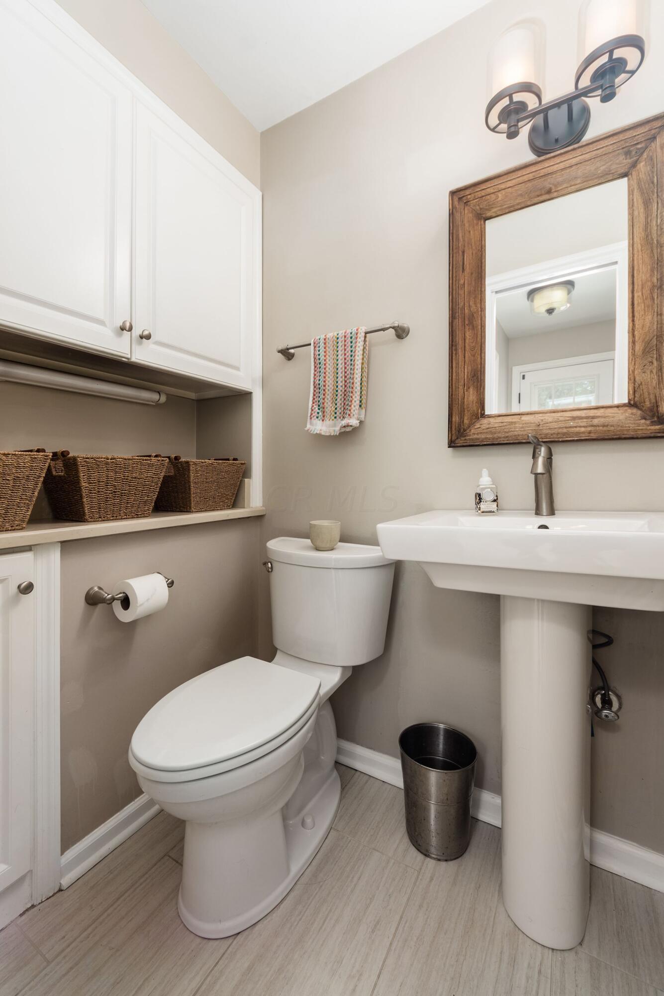 4220 Camborne Road Columbus, OH 43220 - Photo 17 of 45 POWDER ROOM!