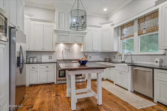 $350,000 | 260 East College Avenue, Holly Springs, MS 38635