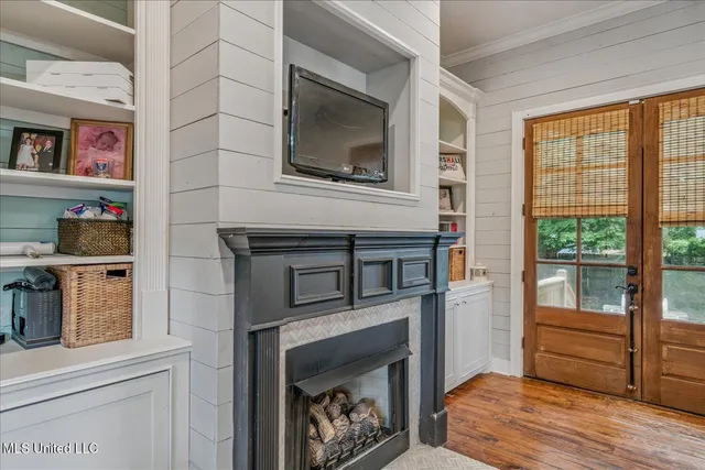 $350,000 | 260 East College Avenue, Holly Springs, MS 38635