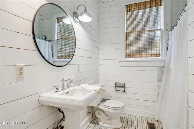 $350,000 | 260 East College Avenue, Holly Springs, MS 38635