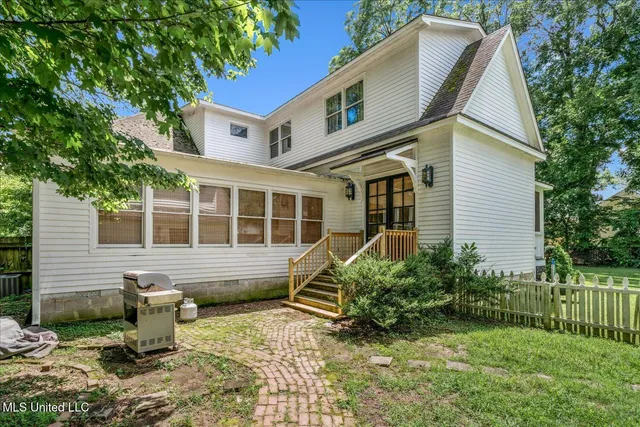 $350,000 | 260 East College Avenue, Holly Springs, MS 38635