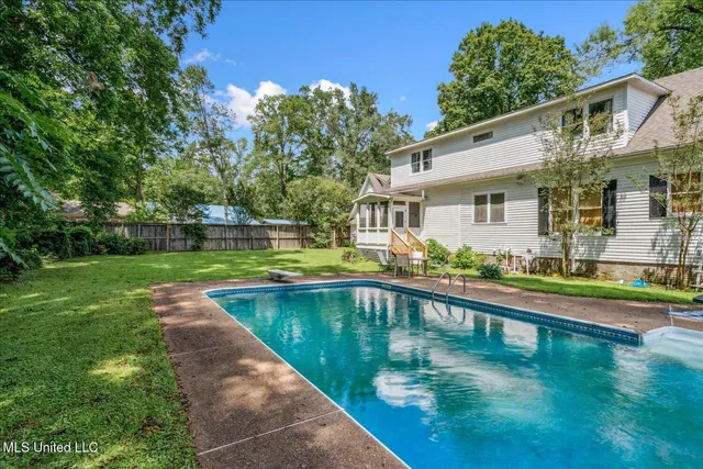 $350,000 | 260 East College Avenue, Holly Springs, MS 38635