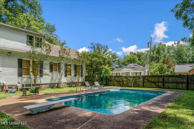 $350,000 | 260 East College Avenue, Holly Springs, MS 38635