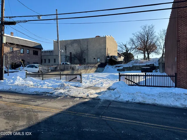 $1,200,000 | 9 South Water Street, Greenwich, CT 06830