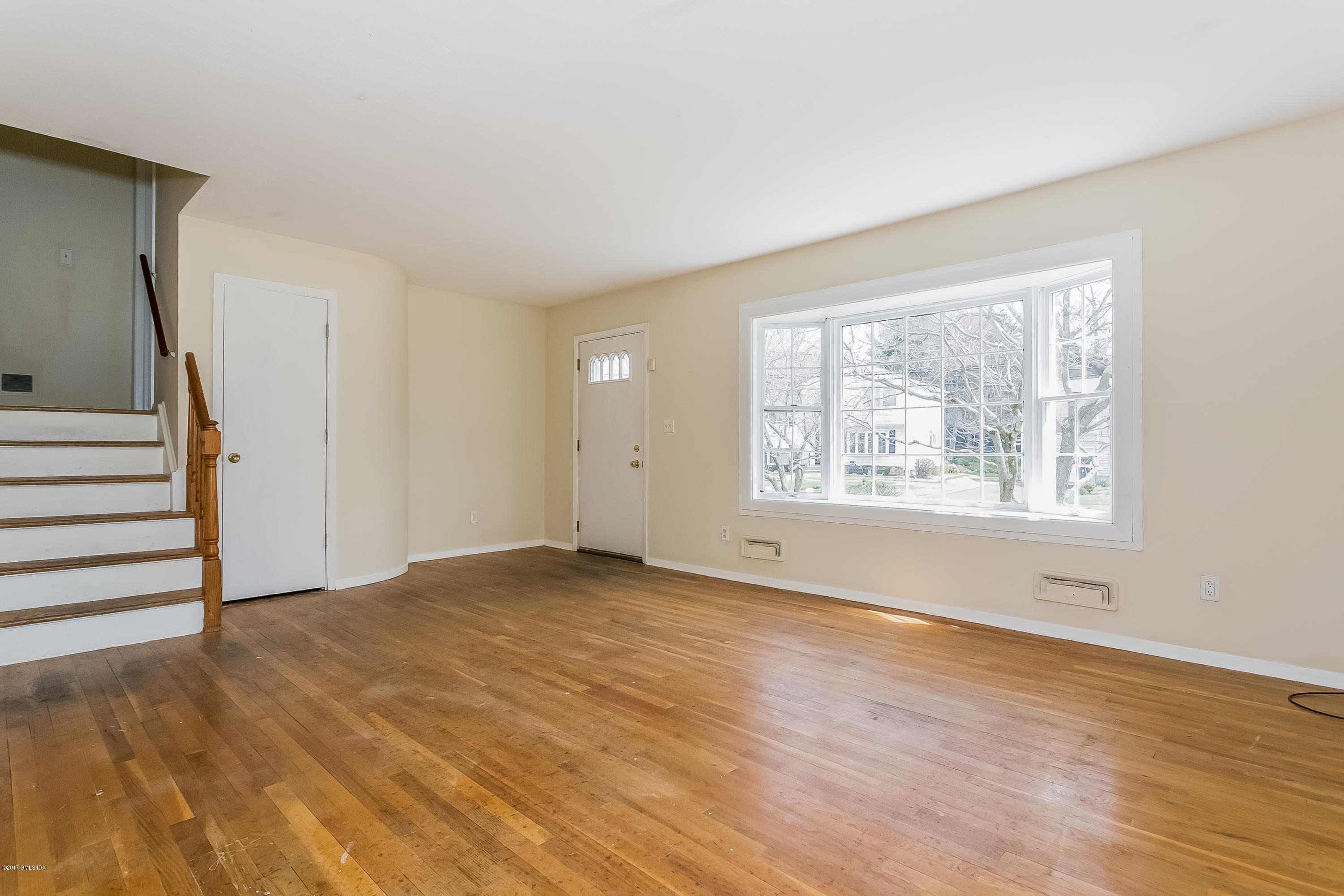 17 Amherst Road Riverside, CT 06878 - Photo 3 of 17 004-Living_Room-1570207-print